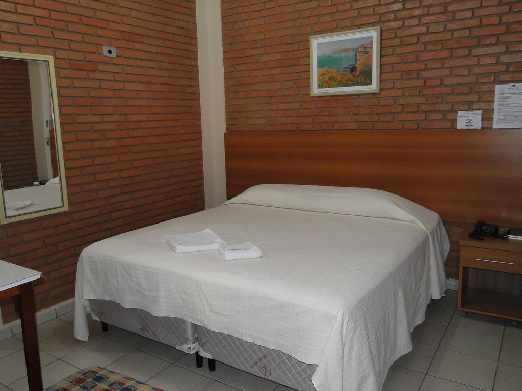 Hotel Pousada Vale Do Sol Em Pompéia חדר תמונה